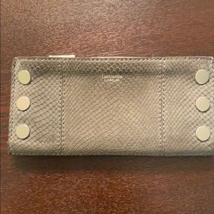 Hannit 110 North wallet